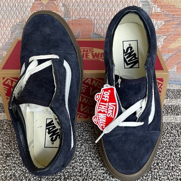 Vans Men’s Old Skool
Hairy Suede Dark Navy
VN0005UADNV
Sneakers - Picture 13 of 16